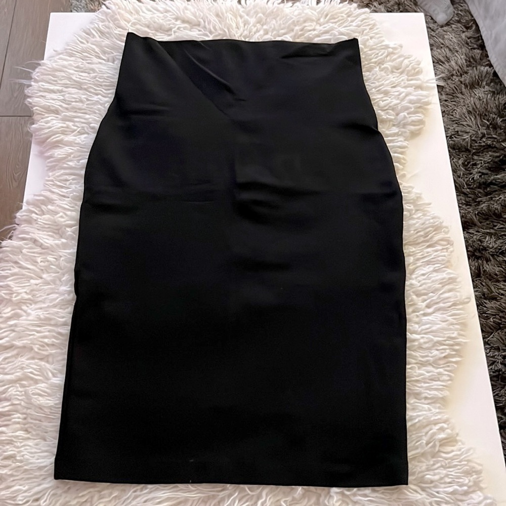 Adorable Forever 21 Knee Length Black Pencil Skirt! Sz S🛍️